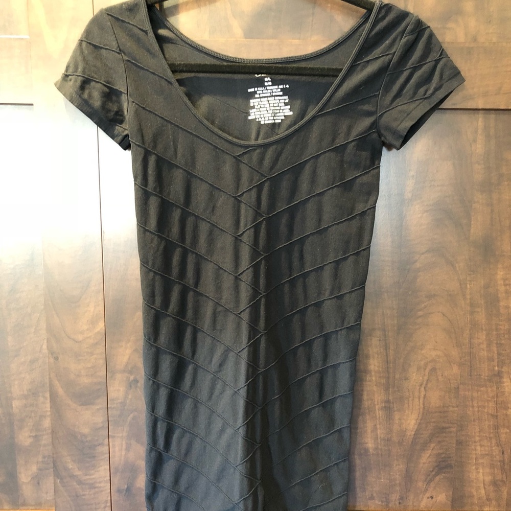Short bodycon Guess dress